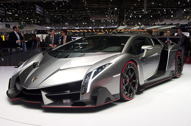 У США продають раритетний Lamborghini Veneno - фото 192935