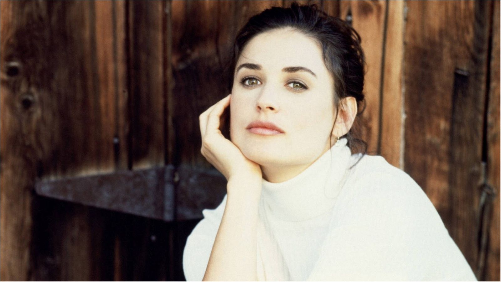 Демі Мур похизувалася розкішною вишиванкою