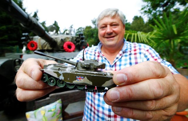 Чоловік облаштував власний куточок Британії у Німеччині - фото 194876