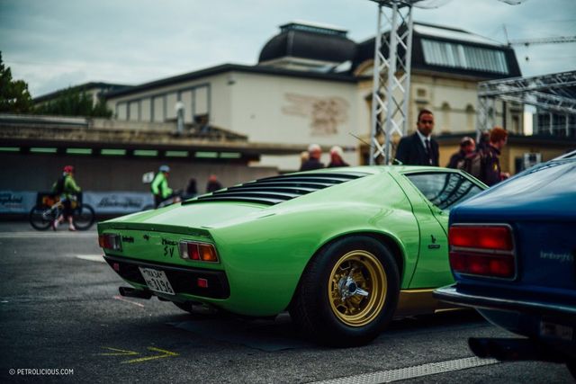 Найяскравіші суперкари Lamborghini зібрали на конкурсі краси - фото 197916