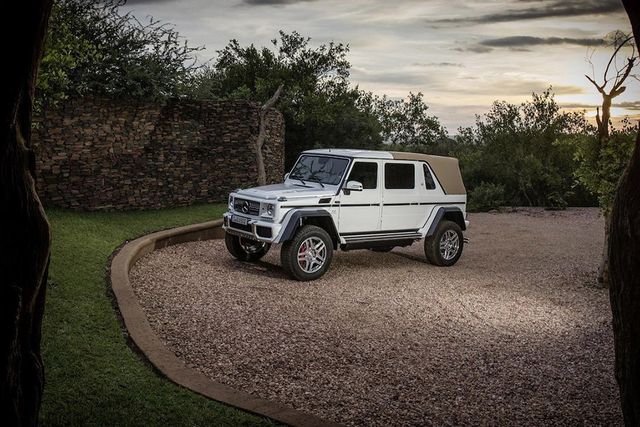 Останній Maybach G650 Landaulet виставили на аукціон: ефектні фото - фото 195171