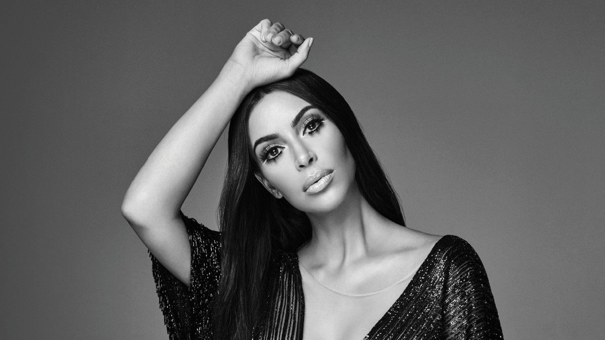 Ця дівчина повторила образи Кім Кардашян, щоб показати їх безглуздість