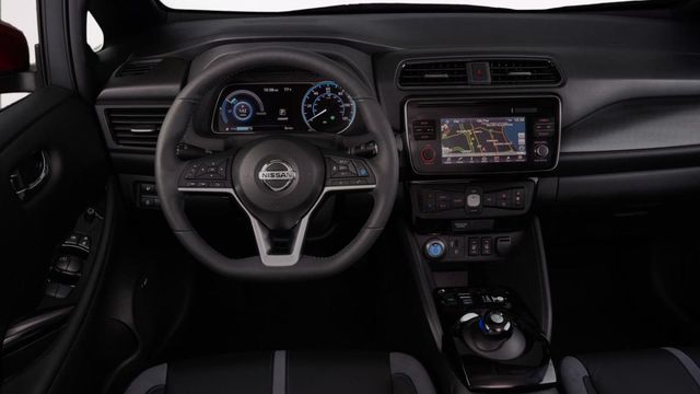 Nissan вперше продемонструвала друге покоління електромобіля Nissan Leaf 2018 - фото 194050