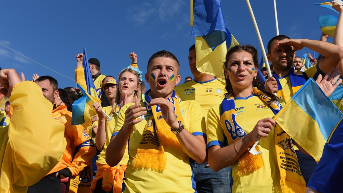 Гімн України на стадіоні перед матчем з Туреччиною - фото 1