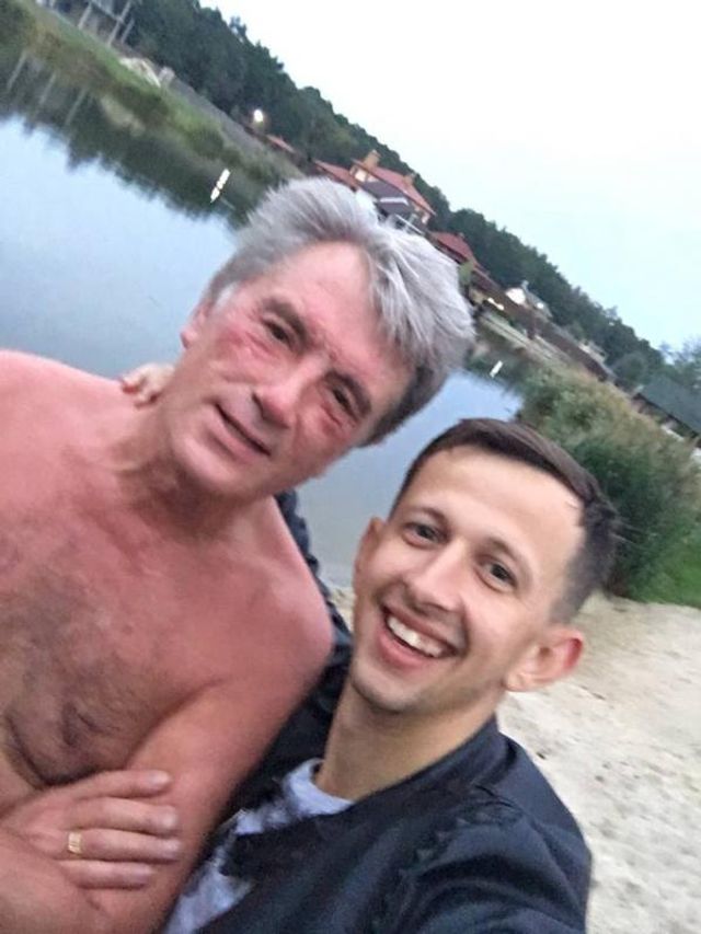 Ющенка застали без одягу в несподіваному місці - фото 198171