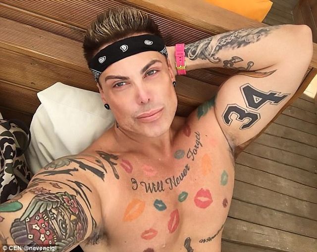 У чоловіка не проходить ерекція через невдалу ринопластику - фото 195282