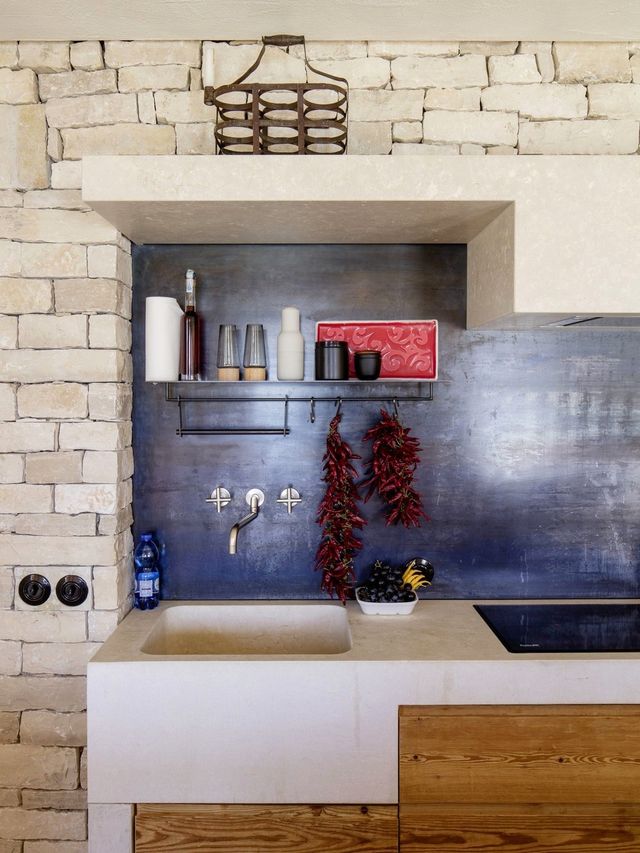 Як виглядає миле помешкання на схилі в Італії: затишні фото - фото 192917