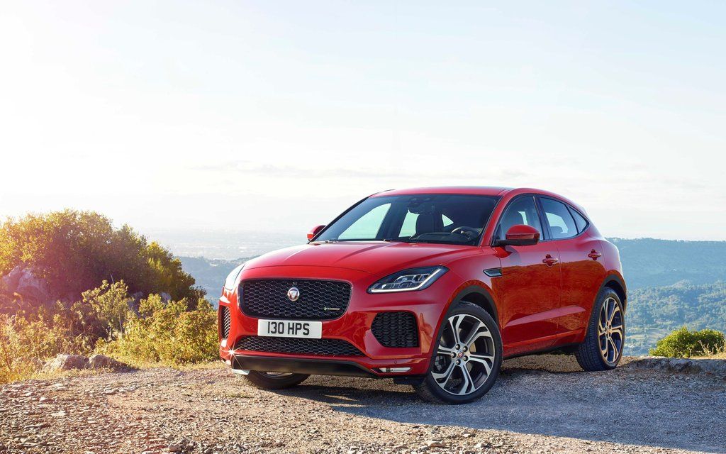 Jaguar E-Pace вибрався на дах і станцював