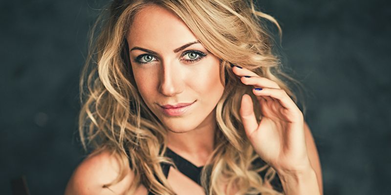 Екс-ведуча шоу "Орел і Решка" порадувала шанувальників спокусливим фото