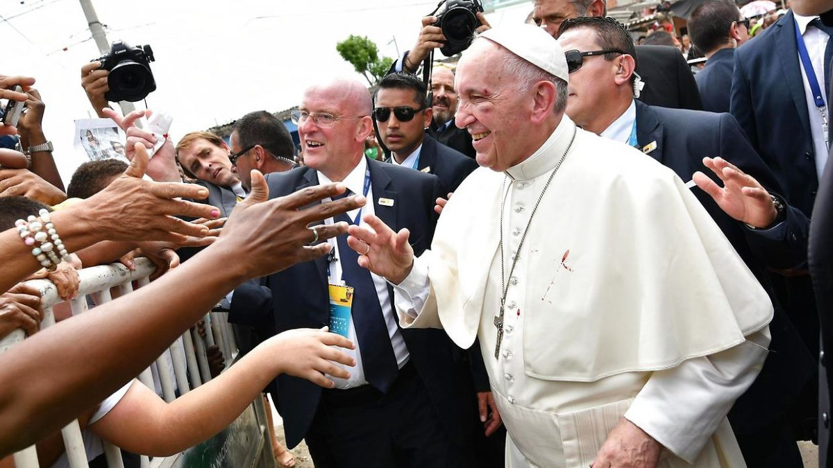 Папа Римський з'явився на публіці із синцем - фото 1