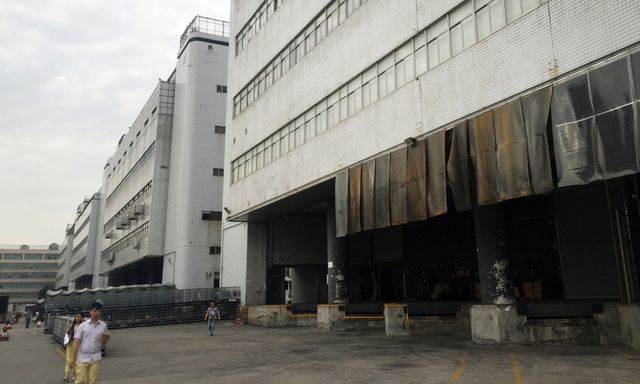 Як виглядає життя на китайських заводах, де "збирають" iPhone: шокуючі фото - фото 195724