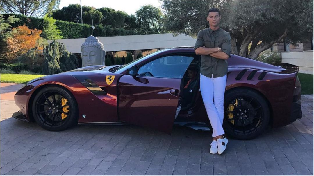 Спортсмен є власником двох бутиків одягу CR7 - фото 1