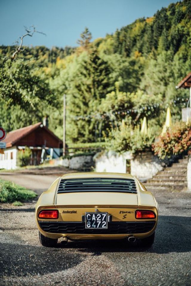 Найяскравіші суперкари Lamborghini зібрали на конкурсі краси - фото 197925