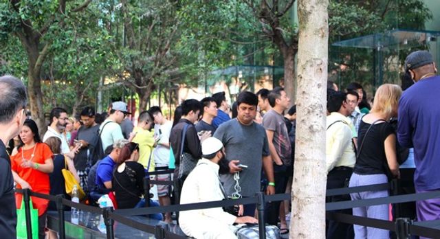 iPhone 8: як виглядає ажіотаж у перший день продажів - фото 197618