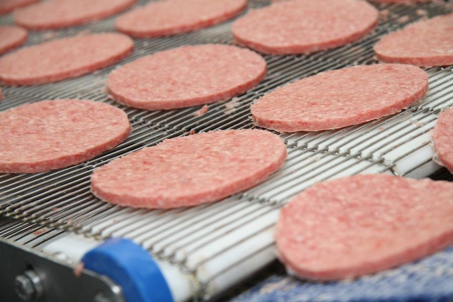 До 2035 планують повністю замінити натуральне м'ясо на штучне