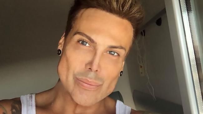 У чоловіка не проходить ерекція через невдалу ринопластику