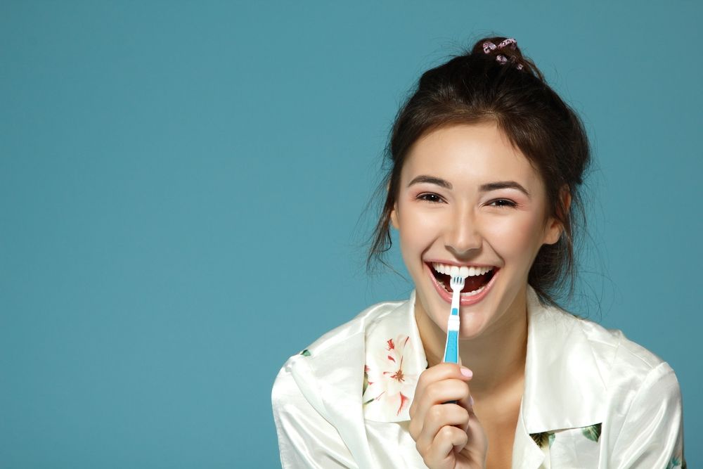 Чому потрібно не забувати чистити зуби двічі на день - фото 1