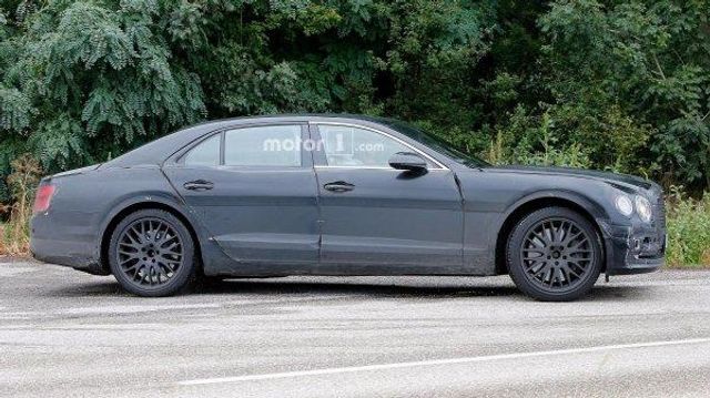 Новий Bentley Flying Spur помітили на дорожніх тестах - фото 193330