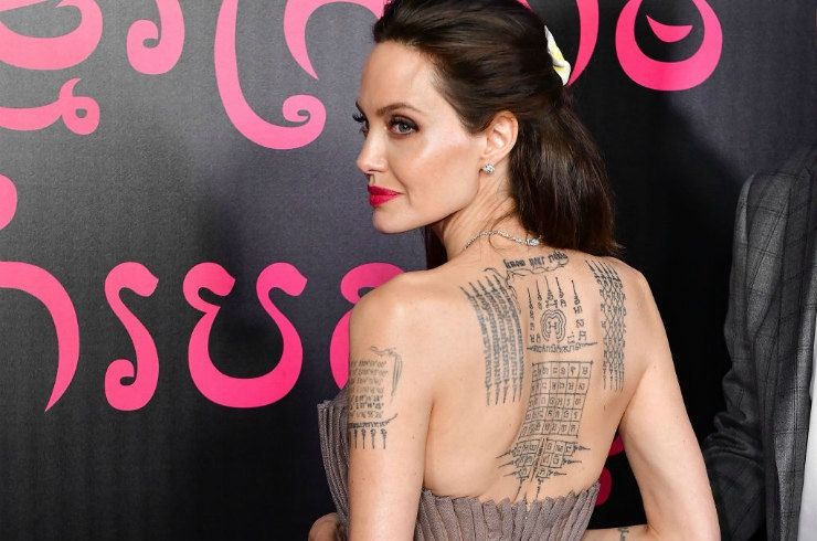 Розкішна Анджеліна Джолі з'явилася на прем'єрі свого фільму з усіма дітьми