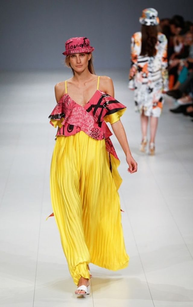 Яскраві фото другого дня Ukrainian Fashion Week SS 2018 - фото 194026