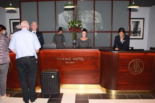 Не потоне! У Британії відкрили готель у стилі "Титаніка" - фото 195829