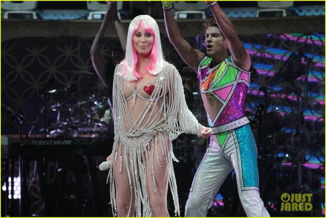 Зараз співачка не зраджує своїм смакам- фото 197637