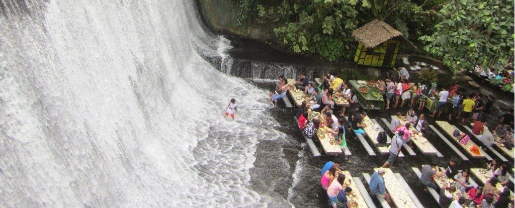 Як виглядає ресторан у водоспаді: вражаючі фото