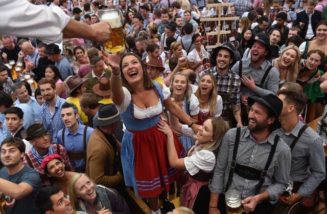 У Мюнхені стартував фестиваль пива Октоберфест - фото 196361