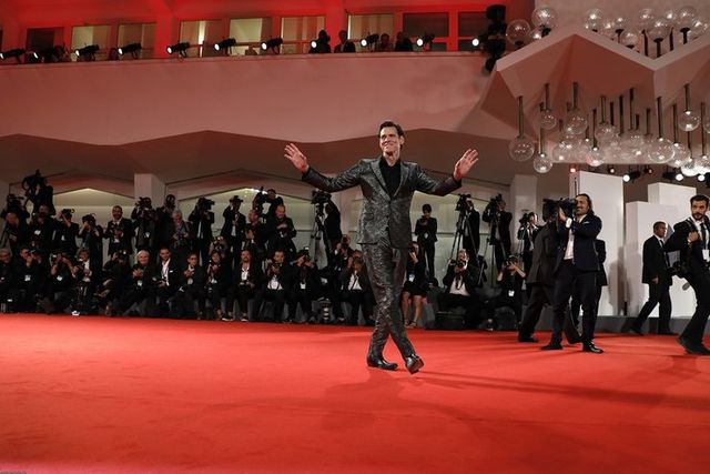 Помолоділий Джим Керрі потішив фанів новим іміджем: з'явилися фото - фото 194122