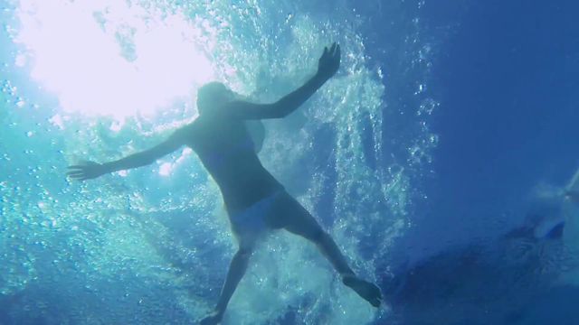 Скандальний кліп українського гурту обурив мережу: відеофакт - фото 193594