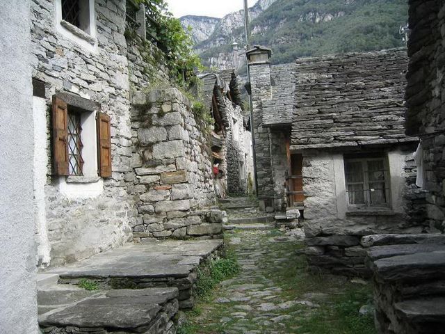 Найменше село Швейцарії перетворять у готель - фото 194566