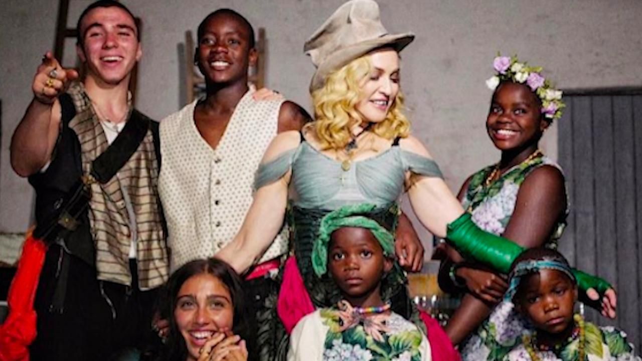 Мадонна разом з дітьми знялася для відомого видання