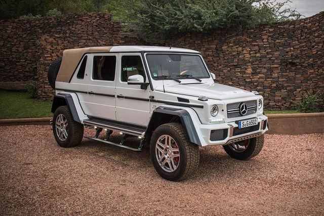 Останній Maybach G650 Landaulet виставили на аукціон: ефектні фото - фото 195170