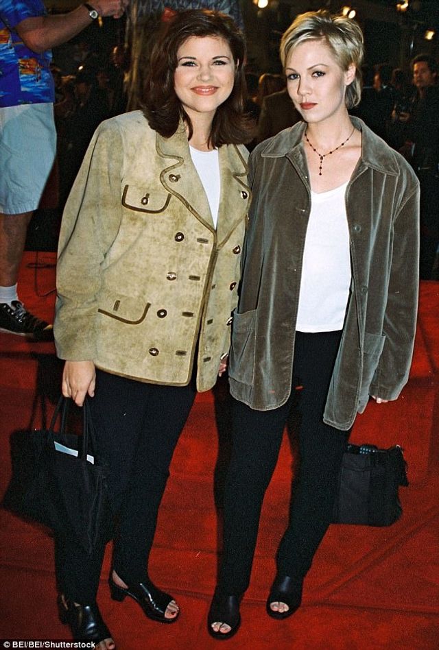 Зірка серіалу "Беверлі-Гіллз" шокувала своїм зовнішнім виглядом - фото 196387