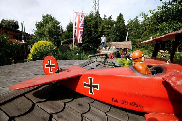 Чоловік облаштував власний куточок Британії у Німеччині - фото 194879