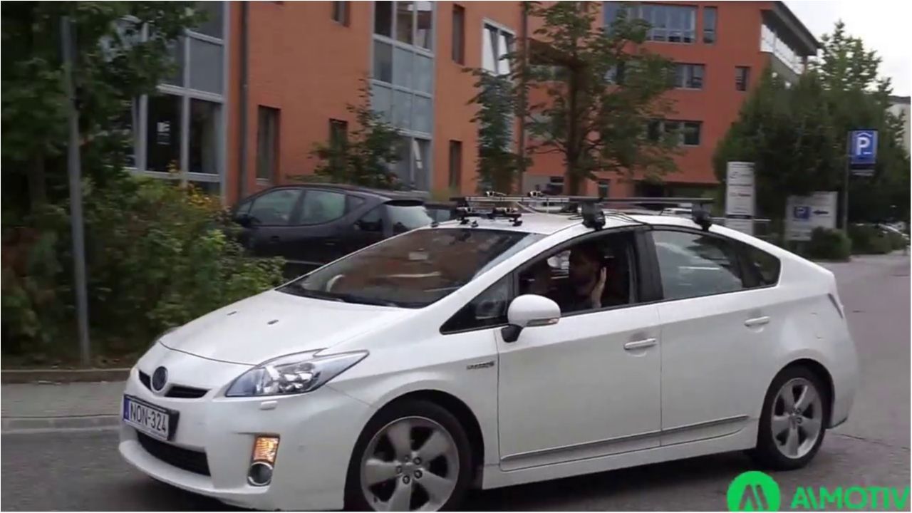 Toyota створила безпілотне авто з двома кермами