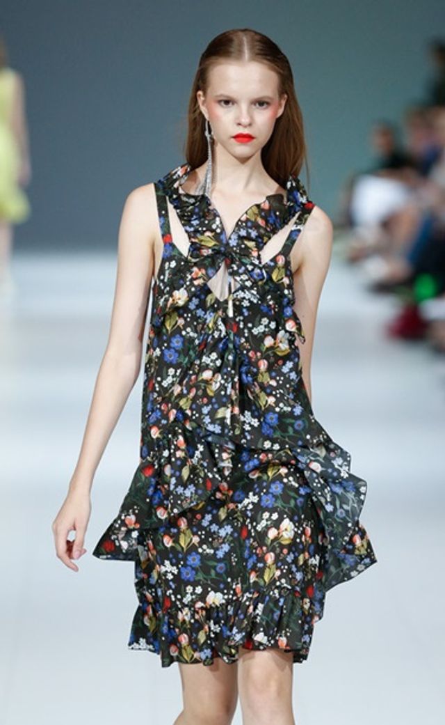 Яскраві фото другого дня Ukrainian Fashion Week SS 2018 - фото 194028