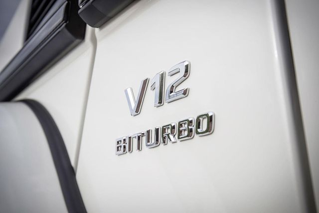 Останній Maybach G650 Landaulet виставили на аукціон: ефектні фото - фото 195169