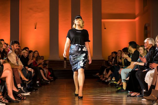 Андре Тан вивів на подіум дівчат з фігурами plus-size - фото 194652