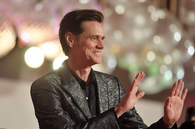 Помолоділий Джим Керрі потішив фанів новим іміджем: з'явилися фото - фото 194121