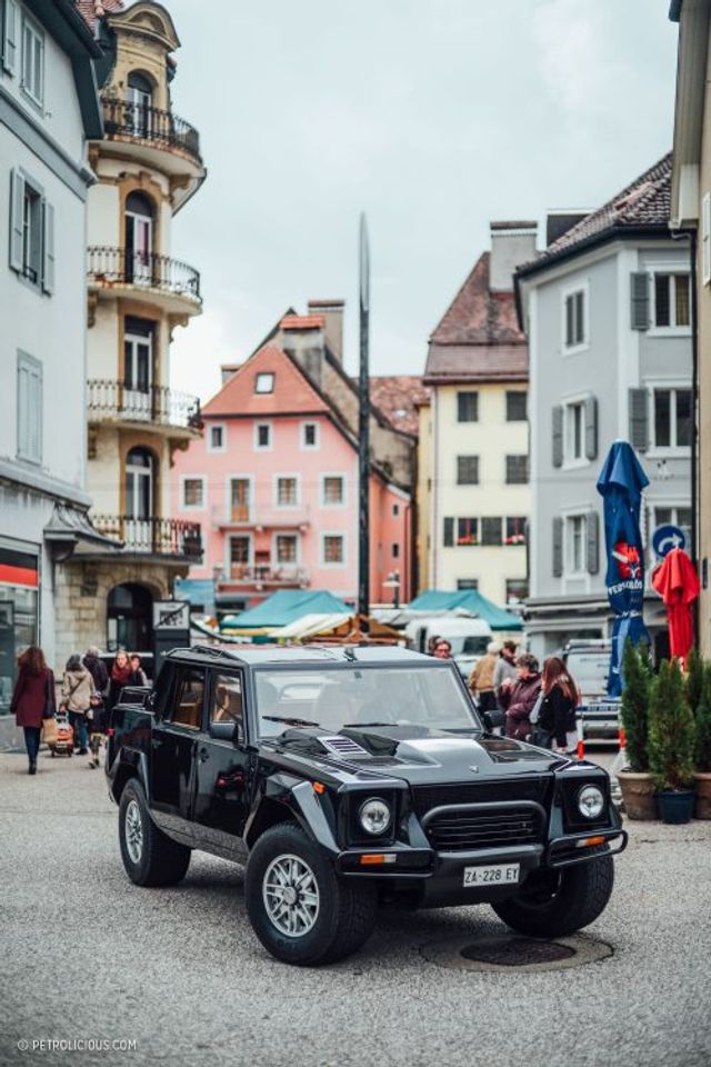 Найяскравіші суперкари Lamborghini зібрали на конкурсі краси - фото 197921