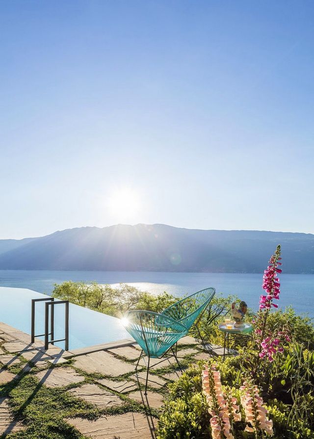 Як виглядає миле помешкання на схилі в Італії: затишні фото - фото 192923