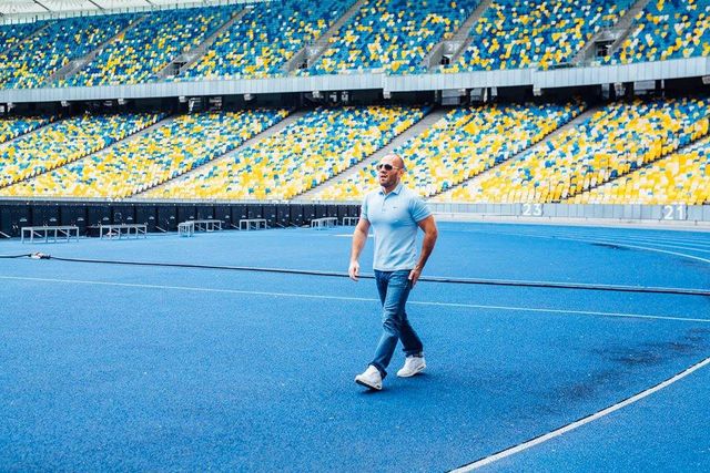 Голлівудський актор приїхав на зйомки реклами до Києва: з'явилися фото - фото 197263