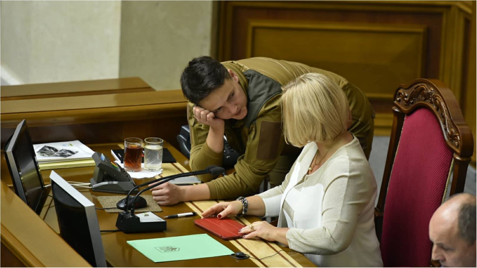 Нардеп взула берци - фото 1