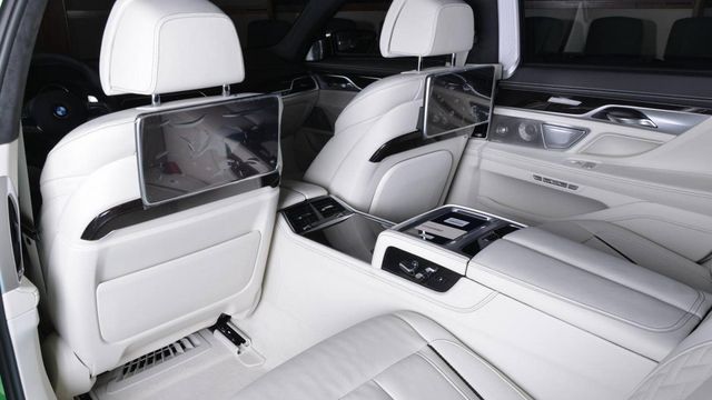 Седан BMW M760Li отримав ексклюзивний відтінок - фото 196761