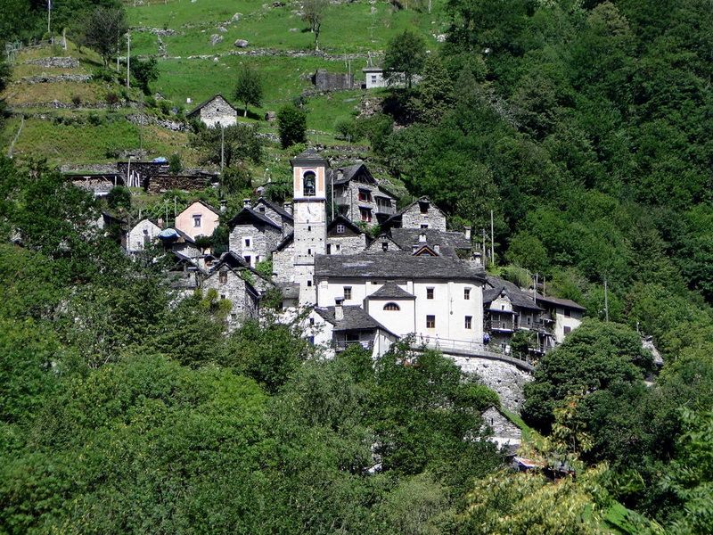 Найменше село Швейцарії перетворять у готель