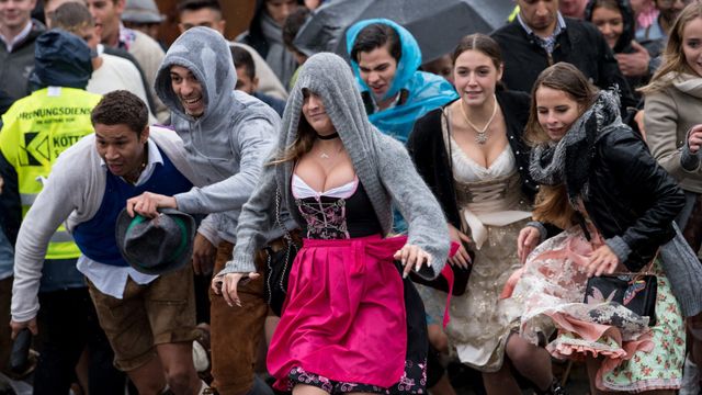 У Мюнхені стартував фестиваль пива Октоберфест - фото 196364