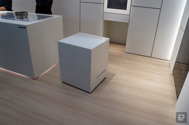 Майбутнє поряд! У Panasonic показали незвичайний смарт-холодильник - фото 193455