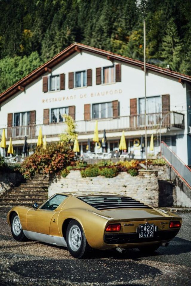 Найяскравіші суперкари Lamborghini зібрали на конкурсі краси - фото 197928