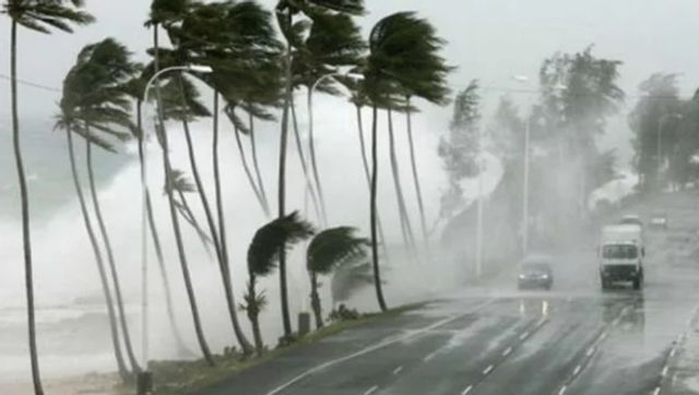 Моторошна стихія нищить популярний курорт Франції - фото 194073